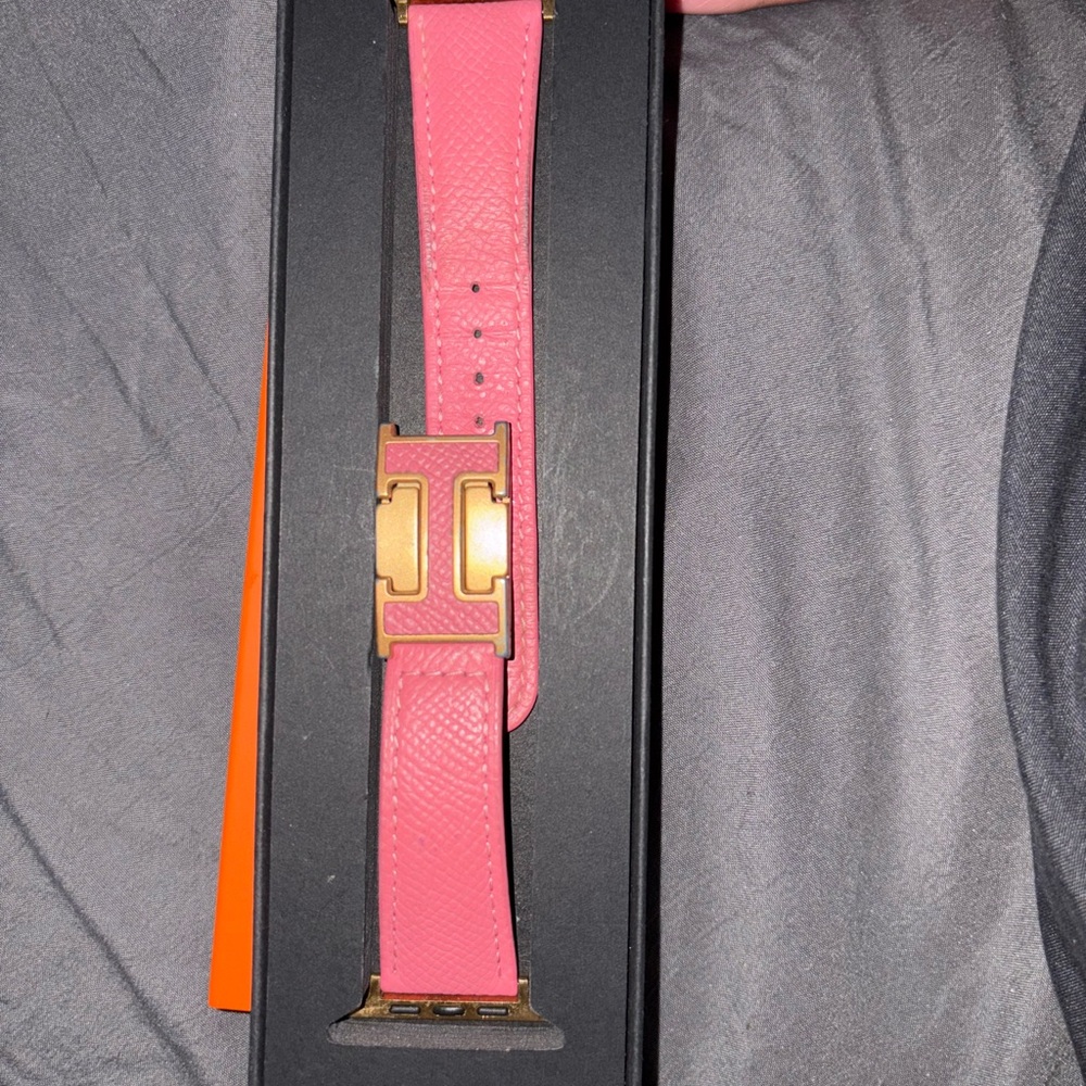 Apple Watch 44mm Pink Leather Bracelet with Gold Buckle